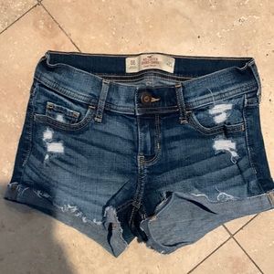 Hollister Women’s short short; low rise; size 00; 23 waist
